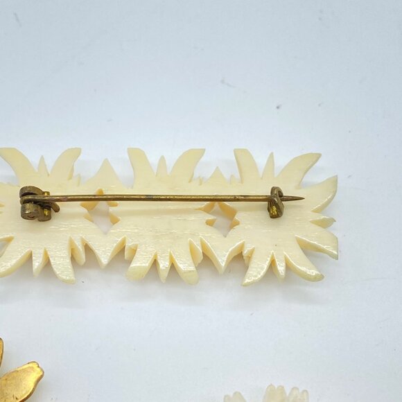 Vintage Set of 3 Daisy Brooch Floral Enamel Gold Tone Green Plastic Pin Trio - Picture 7 of 14